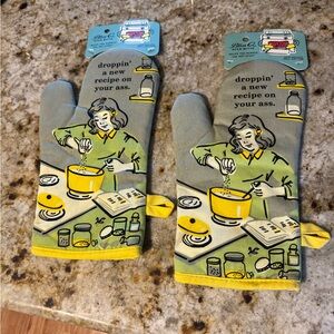 Blue Q Gray and Yellow Kitchen Oven Mitt
